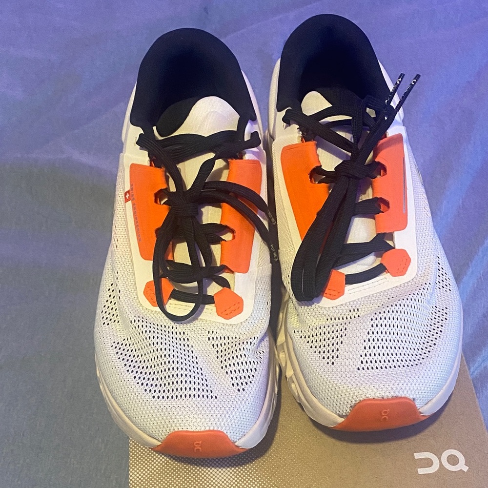 On Running Dynamic White and Orange Shoes - Picture 5 of 6